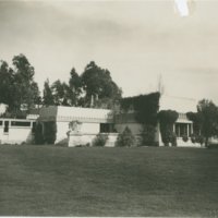 Rudolph Schindler: Barnsdall house exterior (Los Angeles, Calif.)